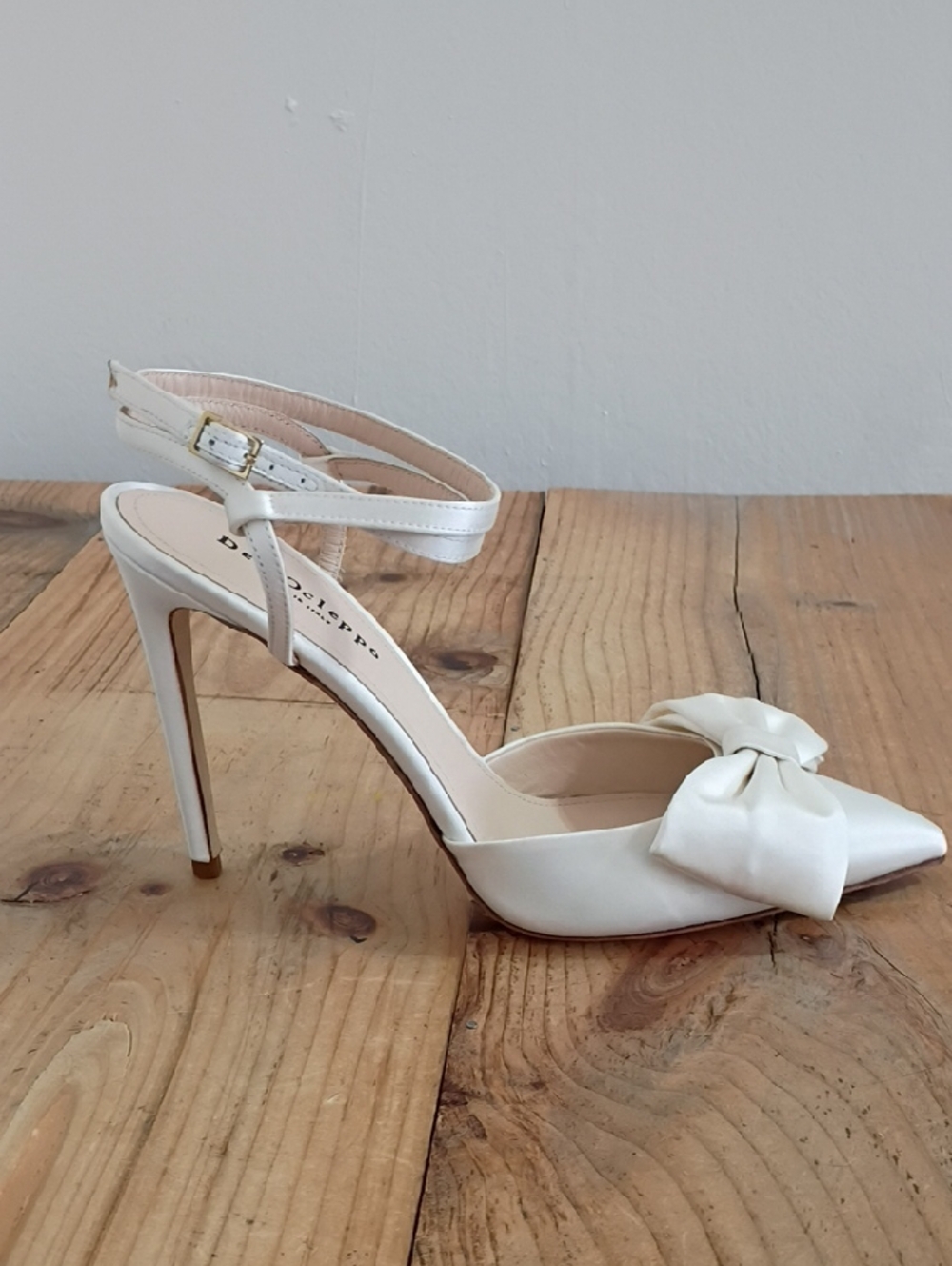Dee Ocleppo Ivory Satin Bow Ankle Wrap Pointed Toe Heels Size 41 NWT
